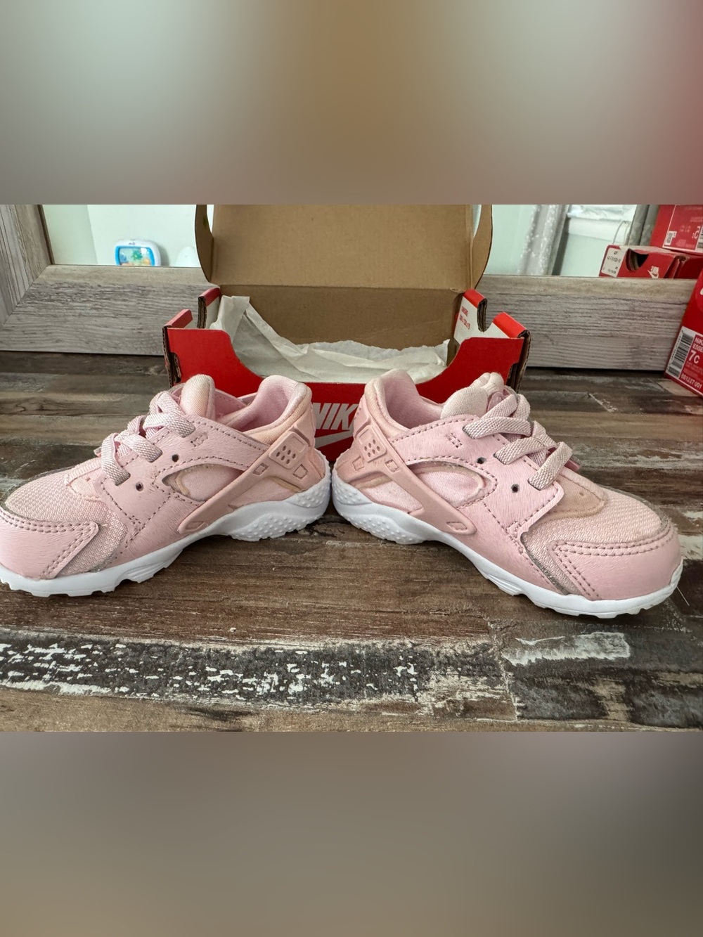 Nike Kids' Pink Huaraches- Lightweight Comfort